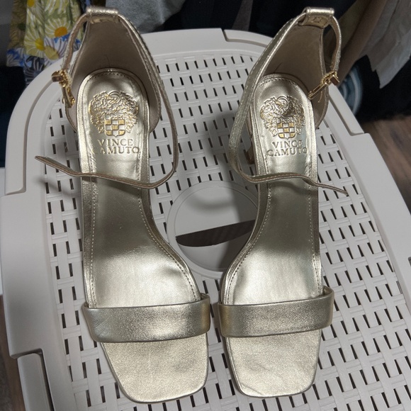 Vince Camuto heels - Picture 1 of 4